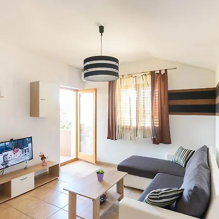 Kostijal Apartman Zára