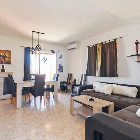 Kostijal Apartman Zára