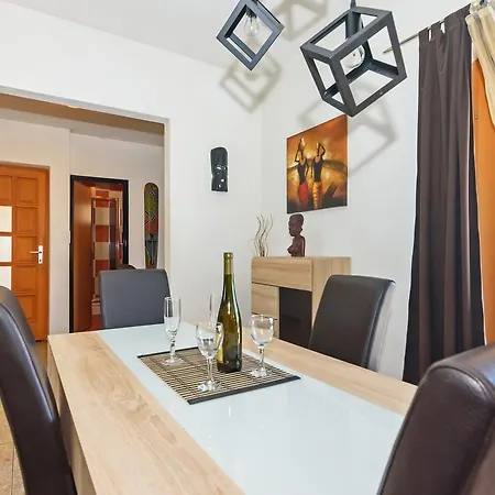 Kostijal Apartman Zára