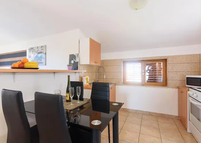 דירה Kostijal זאדאר