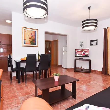 Kostijal Apartment